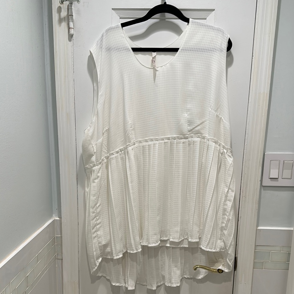 Melissa McCarthy Seven7 White Tunic Top